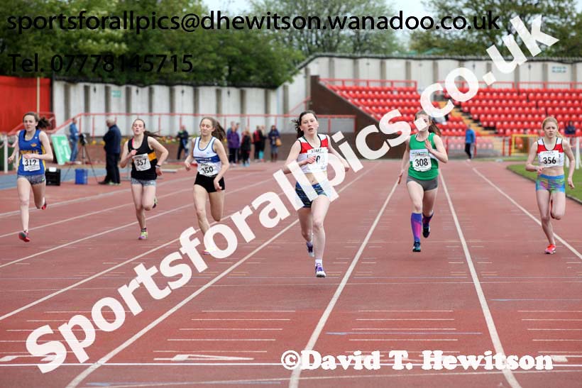 Girls under-15s 300 metres, North Eastern Track and Field Champs, Gateshead Stadium. Photo: David T. Hewitson/Sports for All Pics